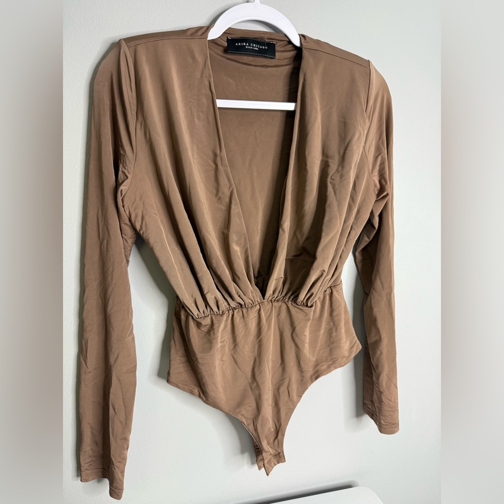 Akira Chicago brown long sleeve bodysuit blouse shoulder pads size sm